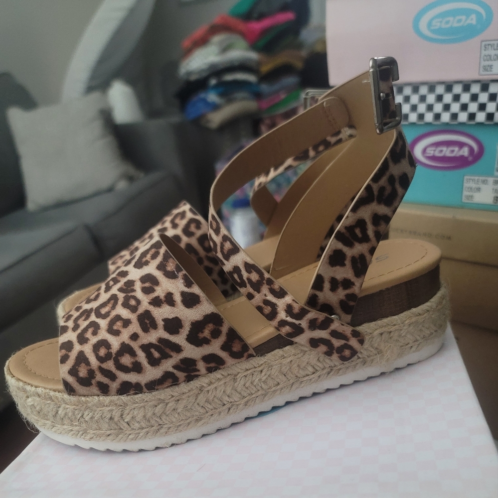 Sandal